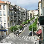 Appartement Au Centre De Nice
